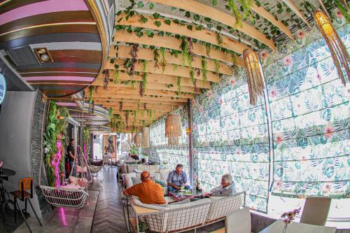 Restaurant, Royal Court Hotel in Ramallah
