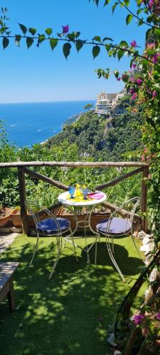 Lovely Amalfi panoramic house with garden and sea view