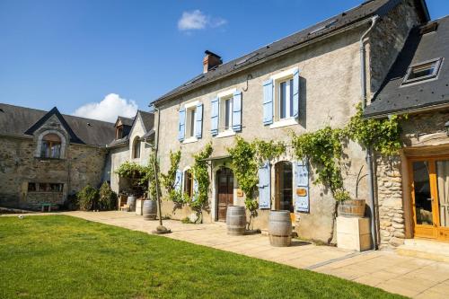 Pyreneasy 3 Gites, 8 bedrooms for a large group in La Barthe-de-Neste