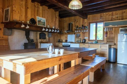 Pyreneasy 3 Gites, 8 bedrooms for a large group in La Barthe-de-Neste