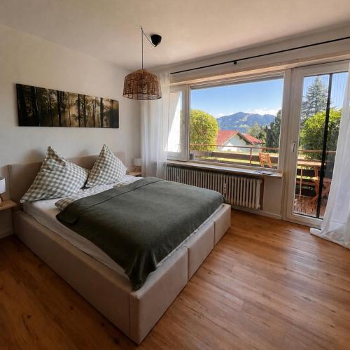 Renoviertes Apartment mit Hallenbad & Bergblick im Allgäu