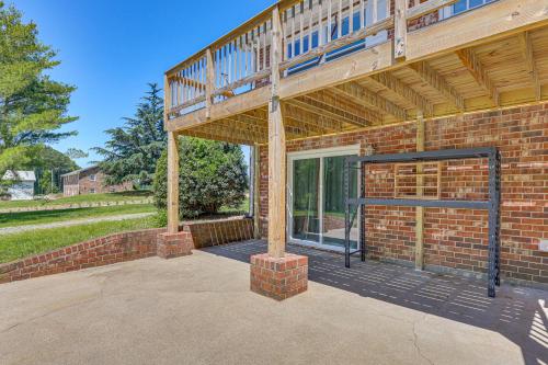 3 Mi to Dtwn: Spacious Warsaw Retreat w/ Huge Yard in Warsaw (VA)
