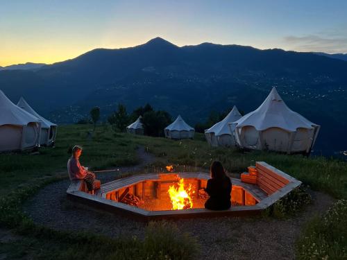 Γύρω περιβάλλον, Glamping Tago in Khulo