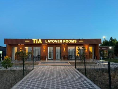 TIA Layover Rooms, Krujë