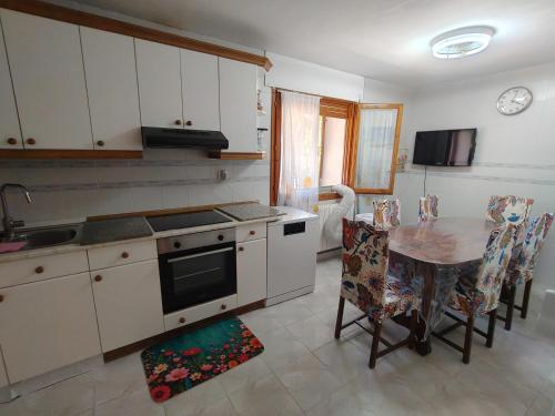 Casa completa junto al Parque Natural de la Bardenas, con parking-barbacoa-terraza in Sadaba