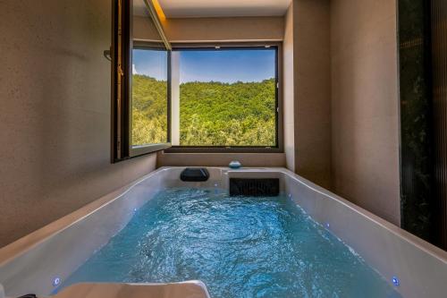 สปา, Pine Hotel & Spa Brezovice in เปรวัลเล