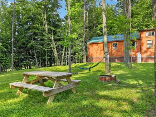 Mtn-View Cabin w Deck, Grill and Fire Pit