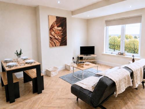 Stylish 3BDR in Glasgow - Sleeps 7 - Parking in Glasgow