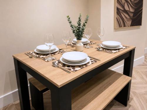 Stylish 3BDR in Glasgow - Sleeps 7 - Parking in Glasgow