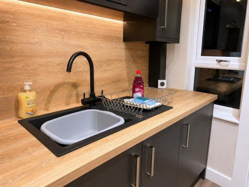 Stylish 3BDR in Glasgow - Sleeps 7 - Parking in Glasgow