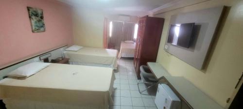 3 twin beds