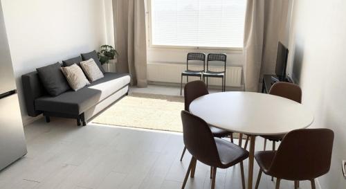 HHH Enjoy Helsinki with 7th floor views and comfort, free parking in Porslax