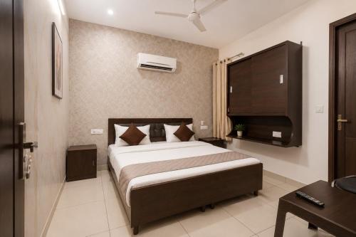 Hotel Devine Opp Jubilee Walk Mall & Near Gurdwara Sohana