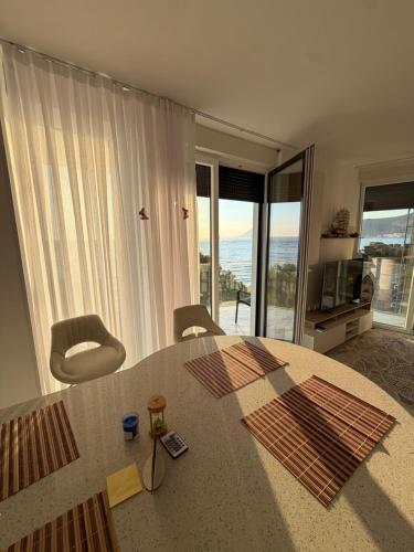 ทัศนียภาพ, Blue luxury apartment Kune in ซาเคส