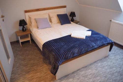 2 bedrooms, 4 beds