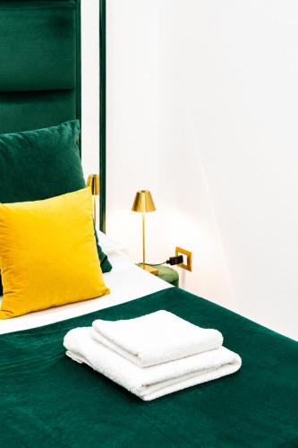 Valery Luxury Apartment Centro Storico - Tap to explore photos