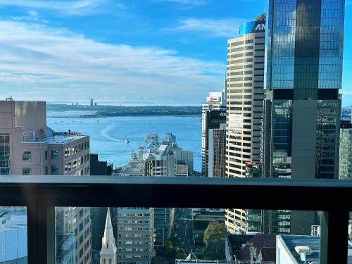 Top Floor Sky Tower & Harbour View 2BR Apartment