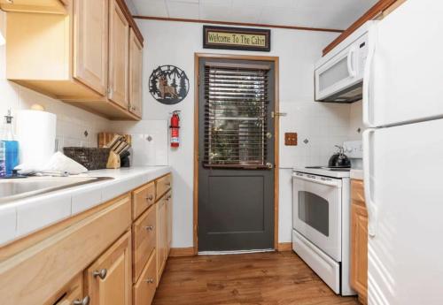 Smoke Tree Hollow AC Pine Air in Shaver Lake (CA)