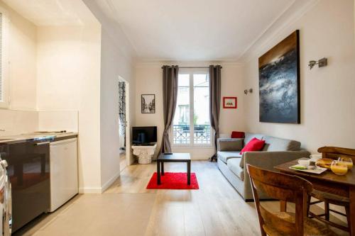 Modern arty flat close to Saint-Germain des Près