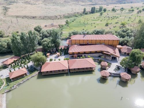 Lchak Hotel