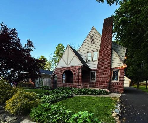 Huntington Village House 4BR Walk to everything