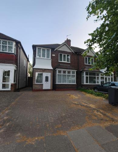 Central South Birmingham Home - 4 OR 6 Beds - Driveway Parking x2 - Edgbaston Moseley Pershore Road - Fantastic Equipped Home - NR Central Birmingham - O2 Academy - NIA - NEC - By Samina, ARZ Stays, Birmingham (photo 6)