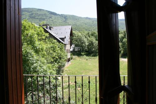 Apartment with Mountain View