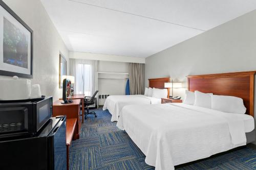 2 queen beds
