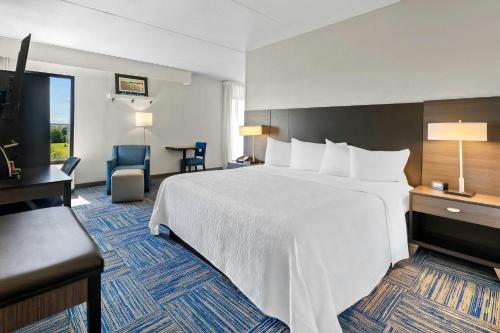 Allentown Park Hotel by The Red Collection Room Type - Suite King Room Smoke Free