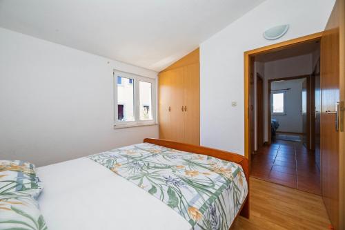 Apartments by the sea Razanj, Rogoznica - 4185 in Rogoznica