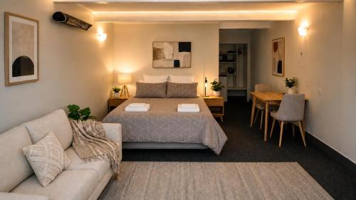 The Cave Motel in เลวิน