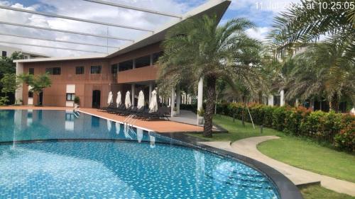 泳池, Hotel Sân Golf West Lakes - Khách sạn Hậu Nghĩa (Hotel San Golf West Lakes - Khach san Hau Nghia) in 古芝