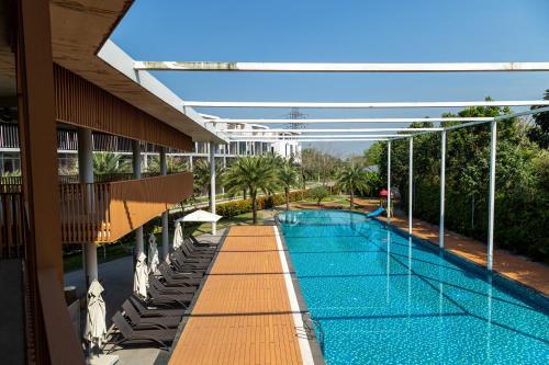 泳池, Hotel Sân Golf West Lakes - Khách sạn Hậu Nghĩa (Hotel San Golf West Lakes - Khach san Hau Nghia) in 古芝