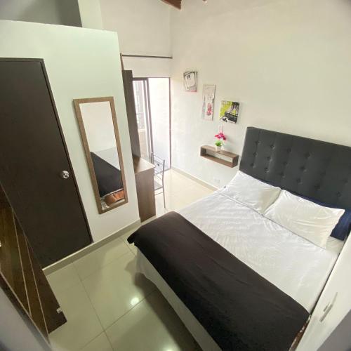 01 APARTMENT CON BAlCON LAURELES