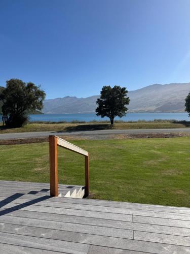 Sensational Wakatipu lake front abode in Kingston in Kingston