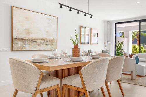 Moderno Oasis con Jardín y Piscinas en Vanian