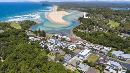 Boronia Beach House One - 650m to headland, Sawtell