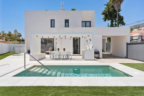 Casa con piscina y gran terraza en El Pinillo