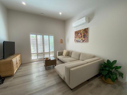 Charming Beach Getaway in Valla Beach