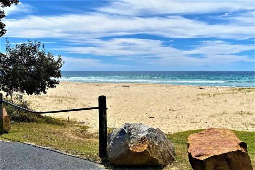 Charming Beach Getaway in Valla Beach