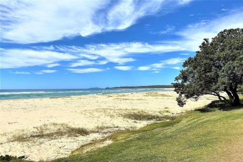 Charming Beach Getaway in Valla Beach