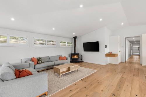 Coastal Retreat with Pool — Sleeps 10 in Barwon Heads