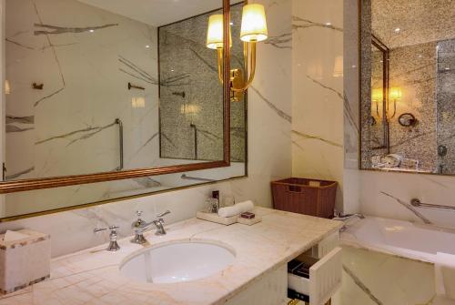 Ramada by Wyndham Sihanoukville Xinhaohui Palace Room Type - Superior Single Room with City View