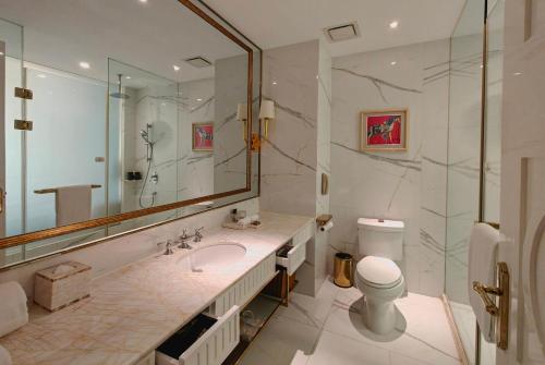 Ramada by Wyndham Sihanoukville Xinhaohui Palace Room Type - Deluxe Single Room with Sea View