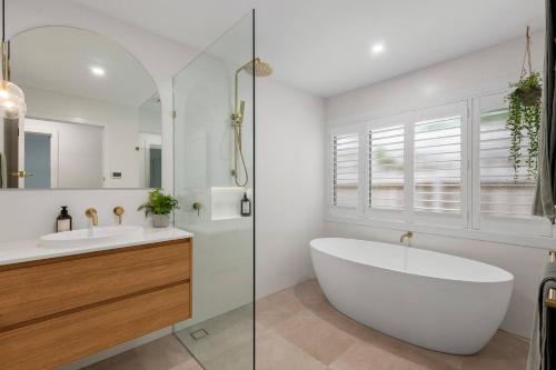 Coastal Retreat with Pool — Sleeps 10 in Barwon Heads