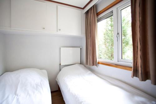 3 bedrooms, 6 beds