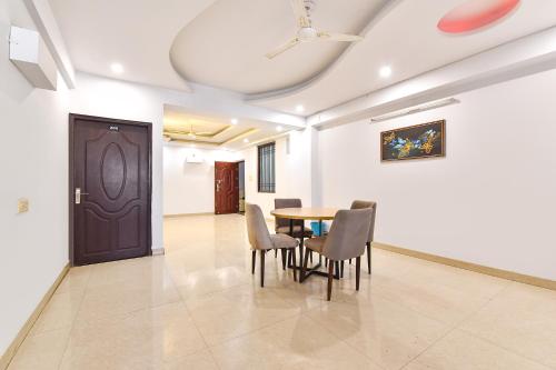 OYO SilverKey 60481 Gayatri Nagar photo 3