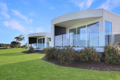 The Nest Luxury Stay Couples Accommodation w Private bath tub on the deck, sky views, disability sui - Point Lonsdale