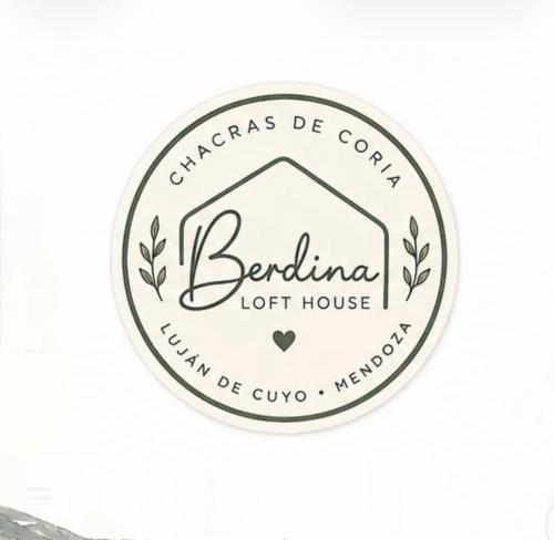 Chacras de Coria desde Berdina casa loft privada para 4 con jardín, parrilla y cochera a 5 min a pie de la plaza principal
