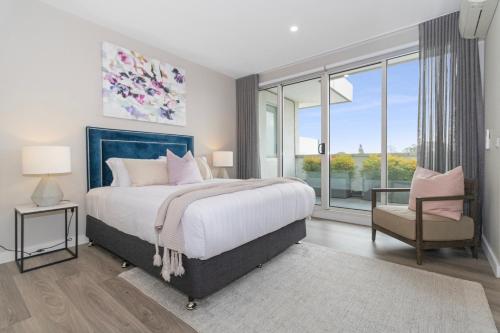 Corner Penthouse with City Views in Armadale in Malvern